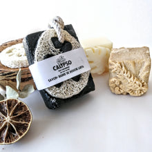 Charger l'image dans la galerie, COFFRET LUFFA - CHARBON ACTIVÉ - Calypso Éco-savonnerie
