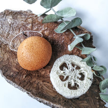 Charger l'image dans la galerie, ÉPONGE nettoyante de KONJAC - POUR LE VISAGE - Konjac facial cleaning sponge - Calypso Éco-savonnerie