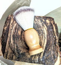 Charger l'image dans la galerie, Blaireau de rasage en bois naturel - Badger shaving brush
