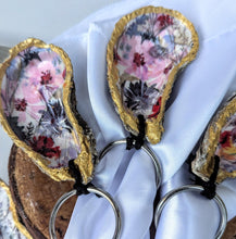 Charger l'image dans la galerie, Ensemble d'anneaux en coquilles d'huître et serviettes de table FLORAL - Upcycled napkin oyster set
