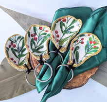 Charger l'image dans la galerie, Ensemble d'anneaux en coquilles d'huître et serviettes de table TEMPS DES FÊTES - Upcycled napkin oyster set
