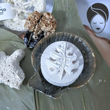 Charger l'image dans la galerie, GALET - MASQUE SOLIDE pour le visage à l'argile blanche - face white clay solid mask

