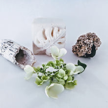 Charger l'image dans la galerie, shaving bar barre de rasage femme jasmin naturel zero waste calypso beauty skin peau douce
