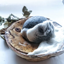 Charger l'image dans la galerie, ÉPONGE nettoyante de KONJAC - POUR LE VISAGE - Konjac facial cleaning sponge - Calypso Éco-savonnerie
