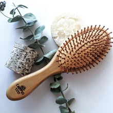 Charger l'image dans la galerie, BROSSE À CHEVEUX EN BAMBOU - Ecofriendly Bamboo hairbrush - Calypso Éco-savonnerie
