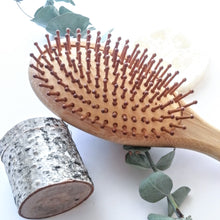 Charger l'image dans la galerie, BROSSE À CHEVEUX EN BAMBOU - Ecofriendly Bamboo hairbrush - Calypso Éco-savonnerie
