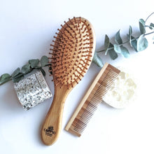 Charger l'image dans la galerie, DUO PEIGNE ET BROSSE À CHEVEUX ÉCOLOGIQUES- ecofriendly comb and hairbrush - Calypso Éco-savonnerie
