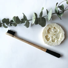 Charger l'image dans la galerie, BROSSE À DENT en bambou écologique - Ecofriendly toothbrush - Calypso Éco-savonnerie
