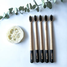 Charger l'image dans la galerie, Ensemble de 5 BROSSES À DENTS en bambou écologique- Kit of 5 bamboo toothbrushes - Calypso Éco-savonnerie
