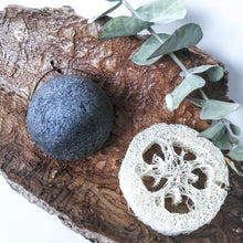Charger l'image dans la galerie, ÉPONGE nettoyante de KONJAC - POUR LE VISAGE - Konjac facial cleaning sponge - Calypso Éco-savonnerie
