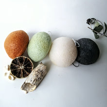 Charger l'image dans la galerie, ÉPONGE nettoyante de KONJAC - POUR LE VISAGE - Konjac facial cleaning sponge - Calypso Éco-savonnerie
