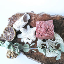 Charger l'image dans la galerie, SHAMPOOING SOLIDE - HIBISCUS ET COCO  Shampoo bar - Calypso Éco-savonnerie
