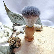Charger l'image dans la galerie, Blaireau de rasage en bois naturel - Badger shaving brush
