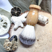 Charger l'image dans la galerie, Blaireau de rasage en bois naturel - Badger shaving brush
