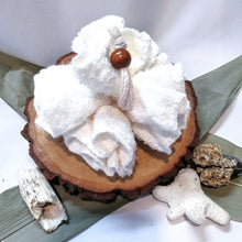 Charger l'image dans la galerie, Houpette de douche en bambou - Bamboo Shower Puff
