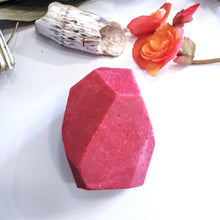 Charger l'image dans la galerie, GEL DOUCHE solide à la canneberge - Cranberry shower gel bar - Calypso Éco-savonnerie
