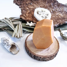 Charger l'image dans la galerie, GEL DOUCHE solide à la cire d'orange douce - Shower gel bar - Calypso Éco-savonnerie
